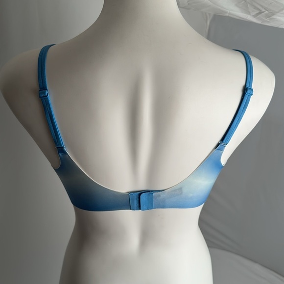 Victoria’s Secret Lined Perfect Coverage bra light blue ombre - Picture 4 of 8